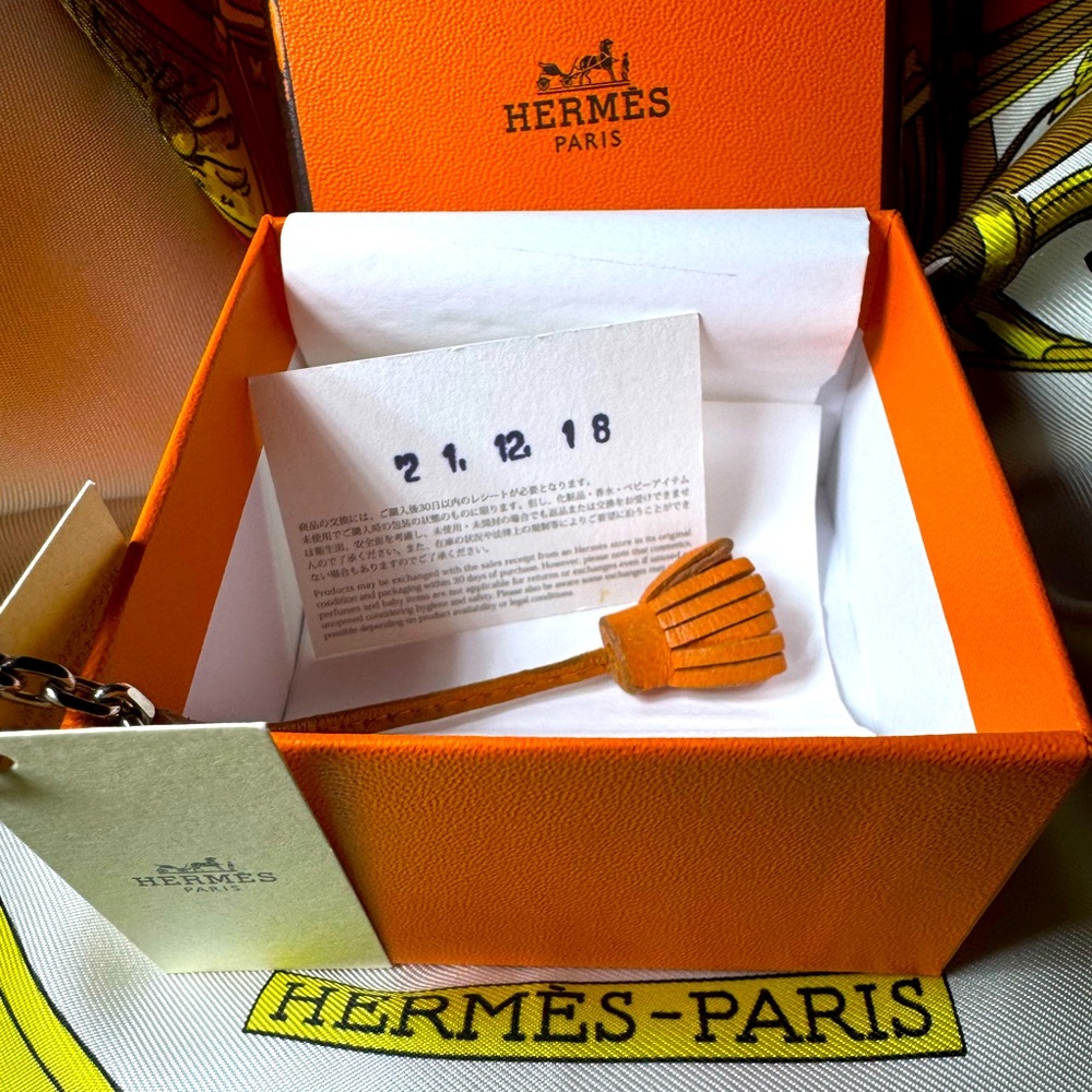 Hermès Carmencita Orange Tassel Charm w Chain Clasp Box Full Set VIP Boutique - Picture 9 of 9